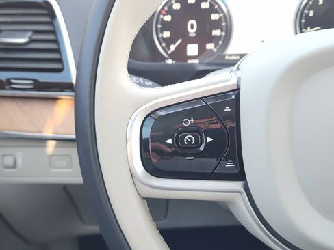 Used 2022 Volvo XC90 T6 Momentum w/ Advanced Package image 35