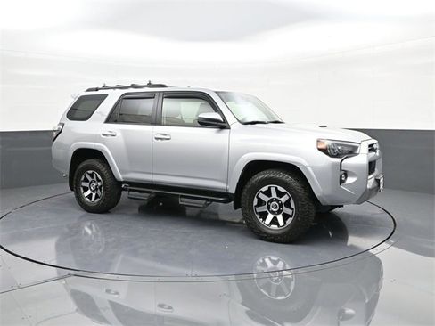Used 2022 Toyota 4Runner TRD Off-Road image 17