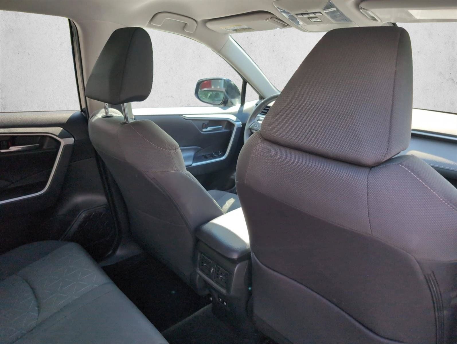 Used 2021 Toyota RAV4 XLE w/ XLE Grade Weather Package AWD/4WD image 25