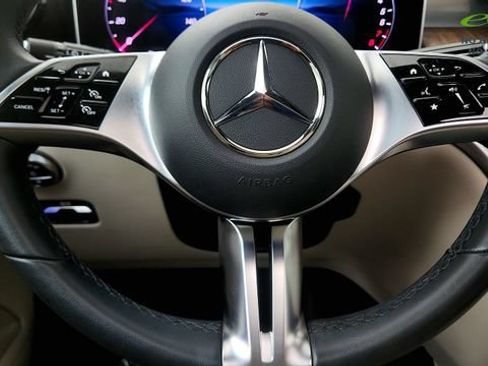 Used 2025 Mercedes-Benz GLC 350e 4MATIC image 58