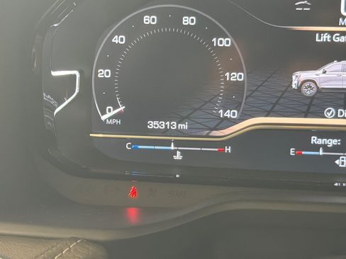 Used 2023 GMC Yukon Denali RWD image 24