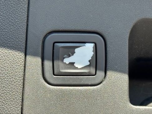 Used 2017 Cadillac XT5 Luxury w/ Driver Awareness Package image 38