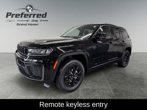 New 2026 Jeep Grand Cherokee Altitude AWD/4WD image 11