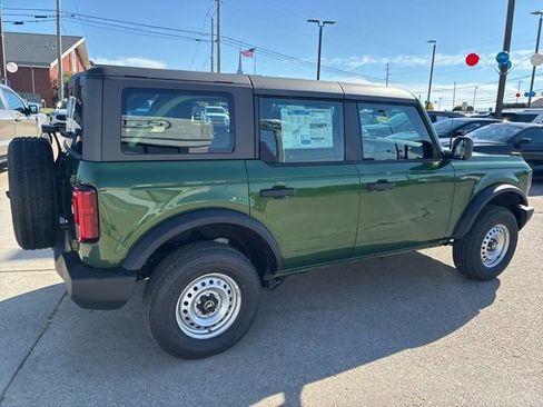 New 2025 Ford Bronco 4-Door image 8