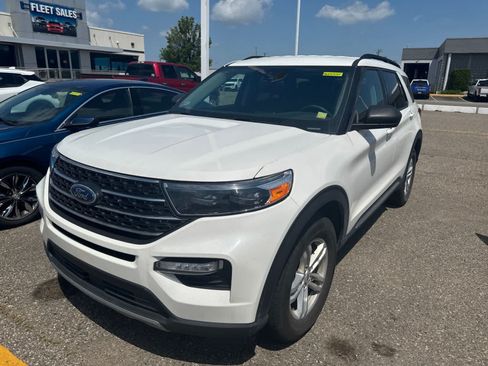 Used 2023 Ford Explorer XLT w/ Equipment Group 202A AWD/4WD image 29
