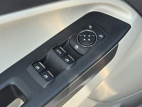 Used 2018 Ford EcoSport SE w/ SE Convenience Package image 10