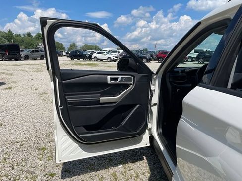 Used 2022 Ford Explorer XLT w/ Equipment Group 202A AWD/4WD image 22