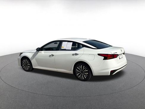 Used 2025 Nissan Altima 2.5 SV FWD image 10