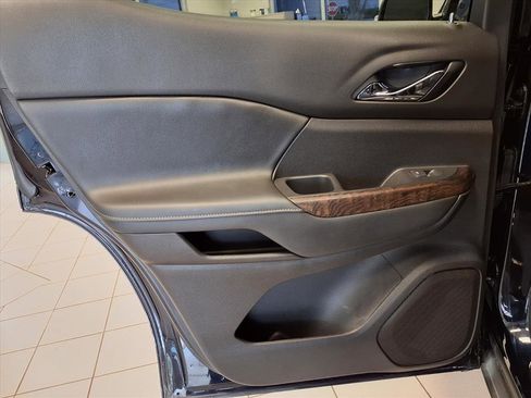 Used 2021 GMC Acadia Denali w/ Denali Technology Package image 18