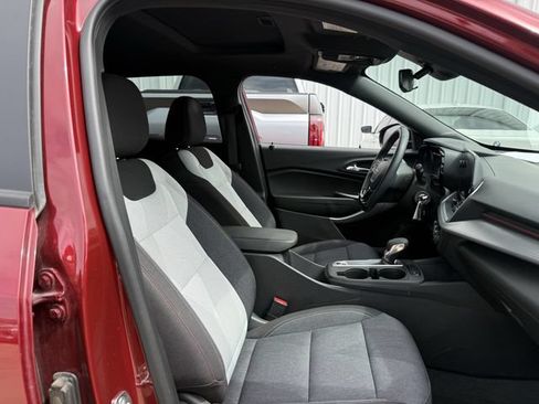 Used 2024 Chevrolet Trax RS w/ Sunroof Package FWD image 29