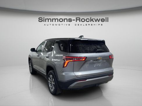 Used 2025 Chevrolet Equinox LT AWD/4WD image 3
