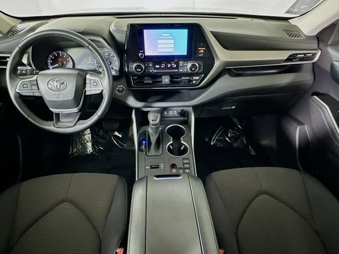Used 2023 Toyota Highlander LE image 27
