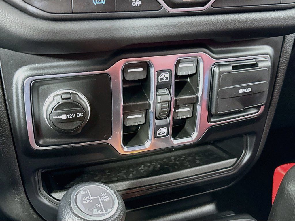 Used 2024 Jeep Wrangler Unlimited Sahara AWD/4WD image 21