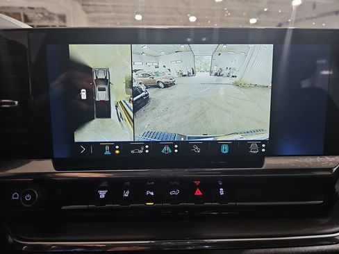 Certified 2024 Chevrolet Silverado 2500 High Country w/ High Country Premium Package AWD/4WD image 29
