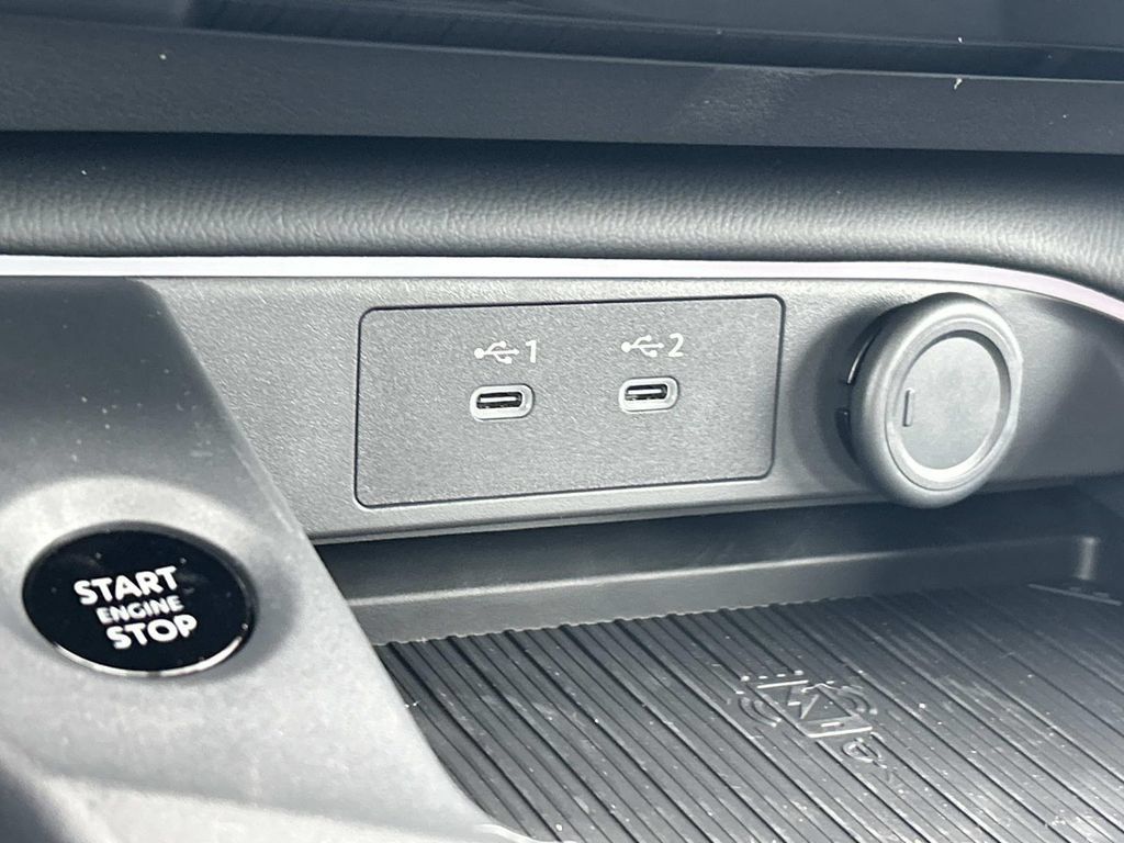 New 2026 Nissan Sentra SR w/ SR Premium Package FWD image 33