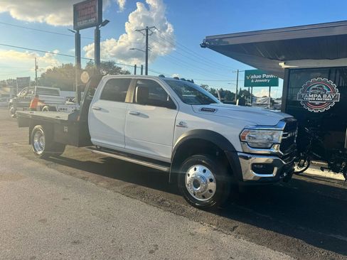 Used 2019 RAM 4500 Tradesman w/ Chrome Appearance Group image 2