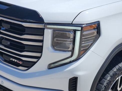 Used 2025 GMC Sierra 1500 AT4 w/ AT4 Premium Package AWD/4WD image 9
