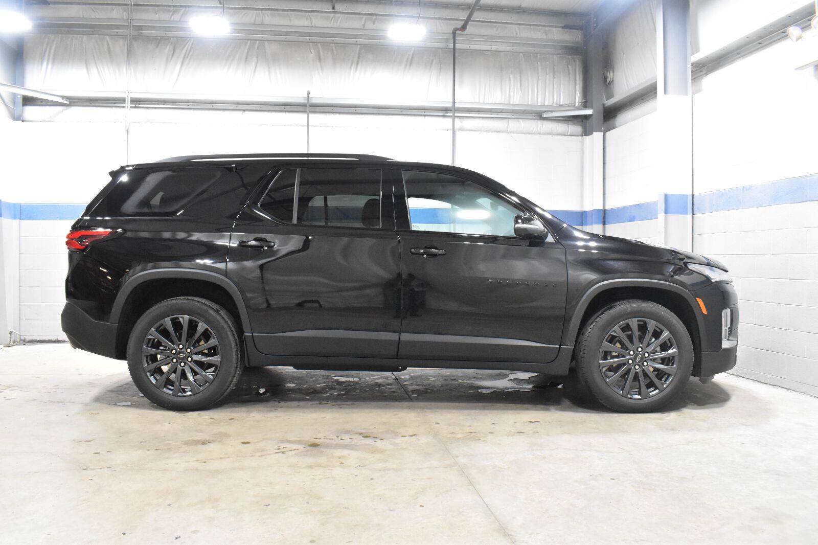 Used 2023 Chevrolet Traverse RS w/ LPO, Floor Liner Package FWD image 30