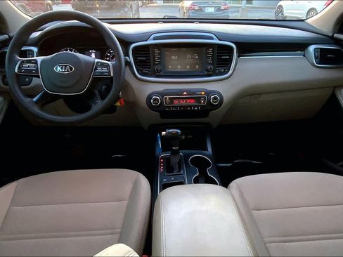 Used 2019 Kia Sorento LX image 14