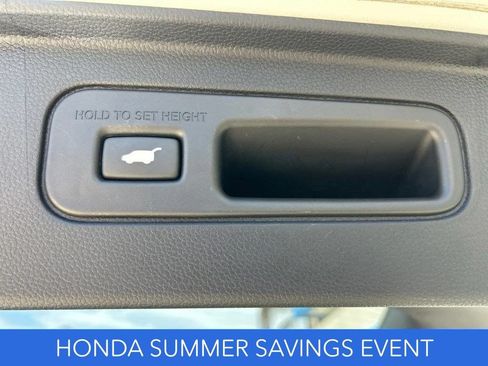 Used 2025 Honda Pilot Touring image 11