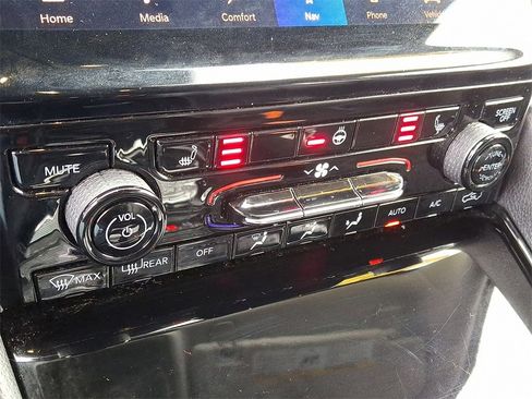 Used 2023 Jeep Grand Cherokee Limited image 15