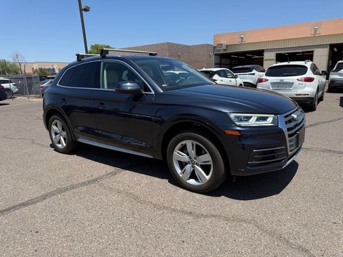 Used 2019 Audi Q5 2.0T Premium Plus w/ Premium Plus Package AWD/4WD image 3
