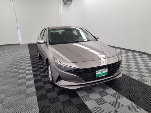 Used 2023 Hyundai Elantra SE FWD image 14
