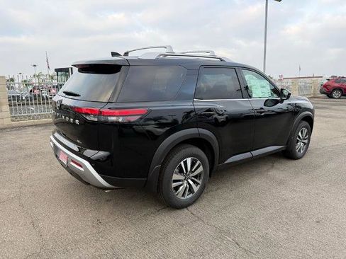 New 2025 Nissan Pathfinder SL image 6