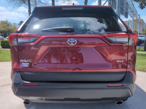 Certified 2021 Toyota RAV4 XLE image 9