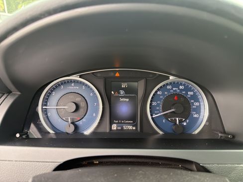 Used 2017 Toyota Camry XLE w/ Moonroof Package FWD image 21