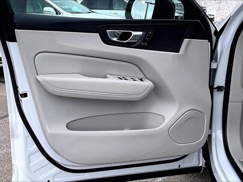Certified 2023 Volvo XC60 B5 Plus w/ Climate Package image 21