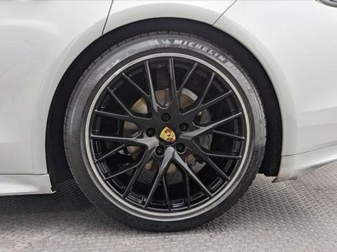 Used 2018 Porsche Panamera 4S image 31
