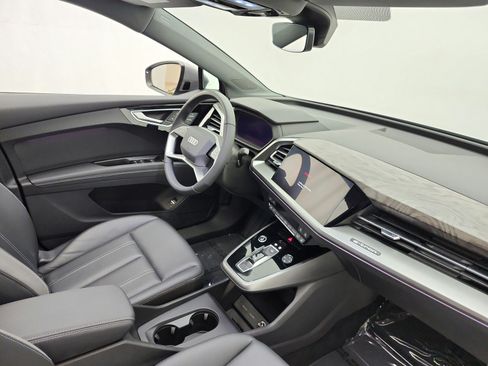 Used 2023 Audi Q4 e-tron Premium Plus w/ Premium Plus RWD image 18