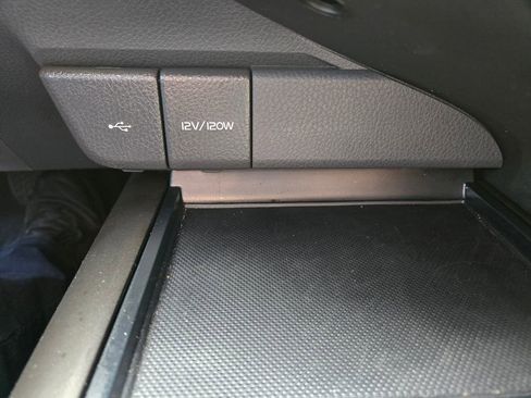 Used 2021 Toyota Camry SE image 32