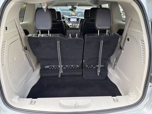 Used 2024 Chrysler Pacifica Select image 15