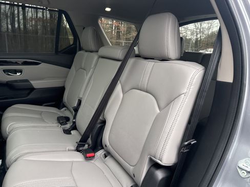 Used 2023 Honda Pilot Touring image 13