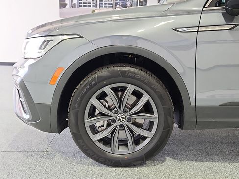 Certified 2022 Volkswagen Tiguan SE image 5