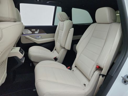 New 2026 Mercedes-Benz GLS 580 4MATIC image 11