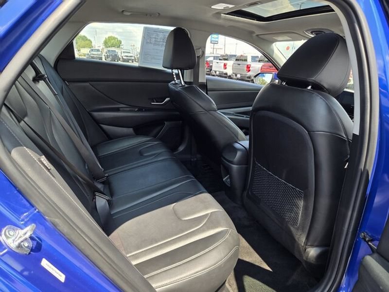 Used 2025 Hyundai Elantra Limited FWD image 14