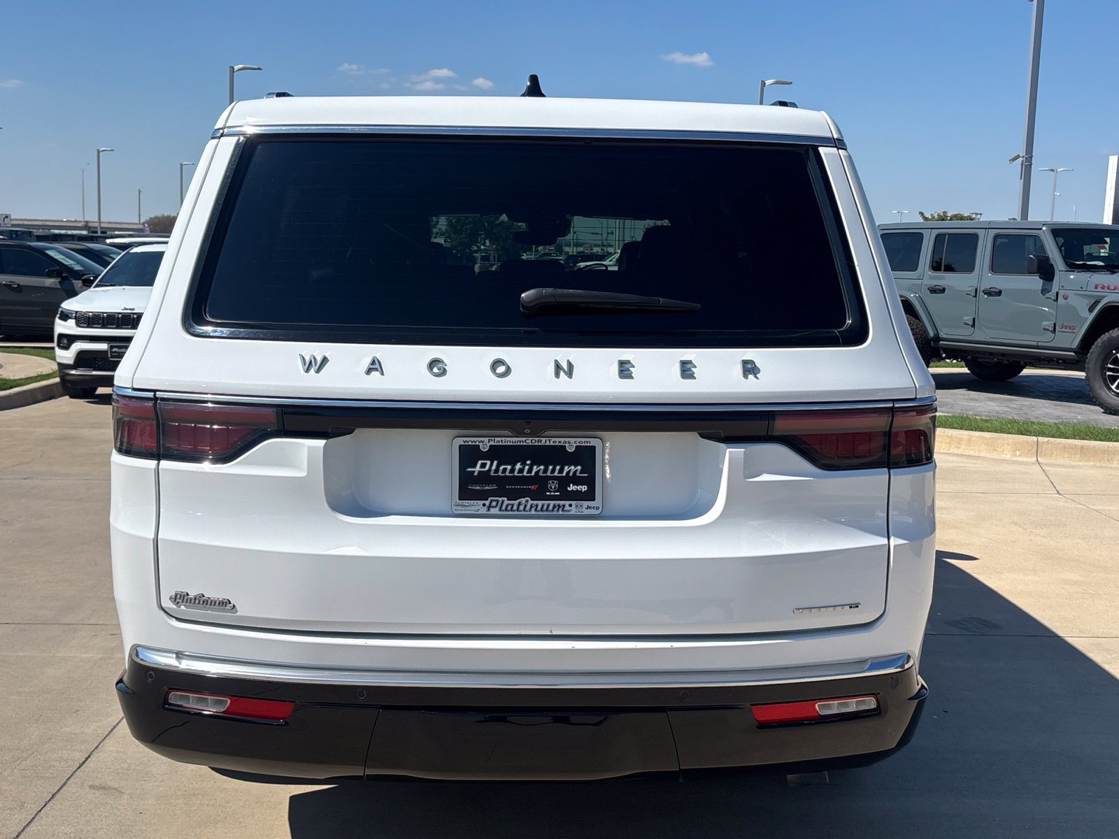 Used 2024 Jeep Wagoneer L Series II w/ Flexible Seating Group AWD/4WD image 4