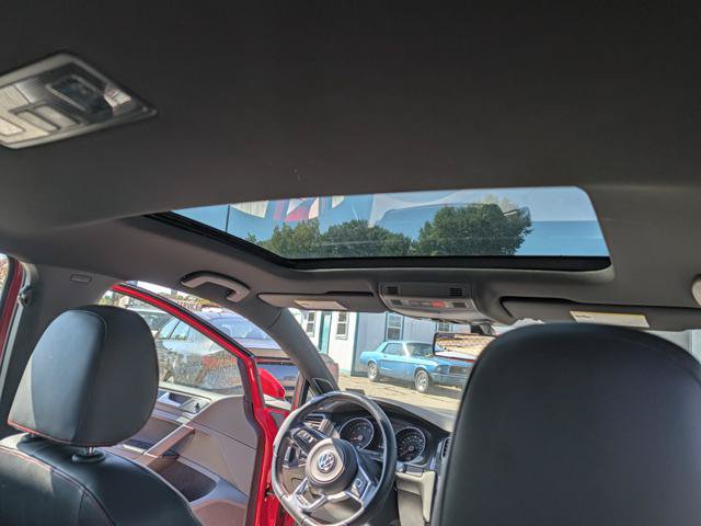 Used 2015 Volkswagen GTI SE FWD image 27
