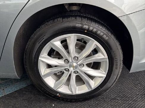 Used 2025 Chevrolet Malibu LT FWD image 11