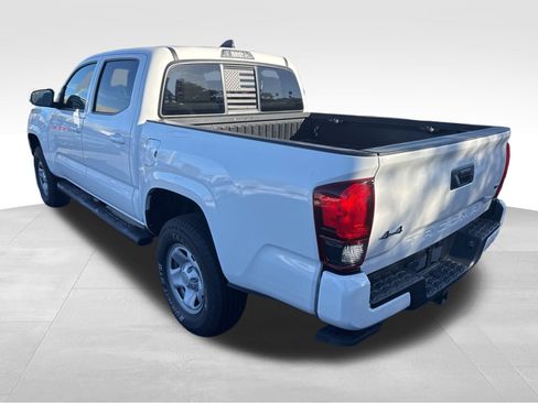 Used 2022 Toyota Tacoma SR image 8