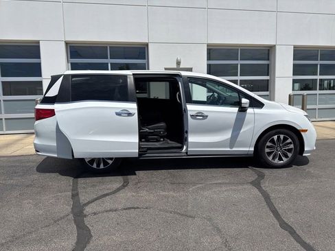 Used 2023 Honda Odyssey EX-L image 3