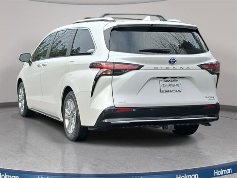 Used 2024 Toyota Sienna Platinum image 8