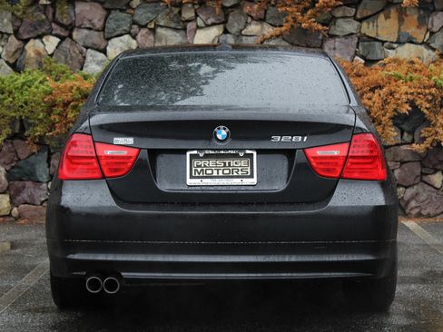 Used 2011 BMW 328i xDrive Sedan AWD/4WD image 6