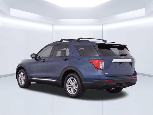 Used 2020 Ford Explorer XLT w/ Comfort Package AWD/4WD image 5