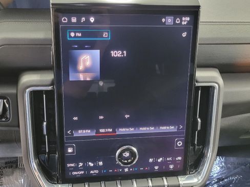 Used 2025 GMC Yukon XL Denali AWD/4WD image 7