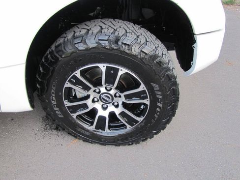 Used 2024 Nissan Titan SV w/ SV Convenience Package AWD/4WD image 24
