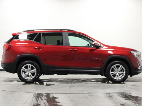 Used 2021 GMC Terrain SLE w/ Driver Convenience Package image 3